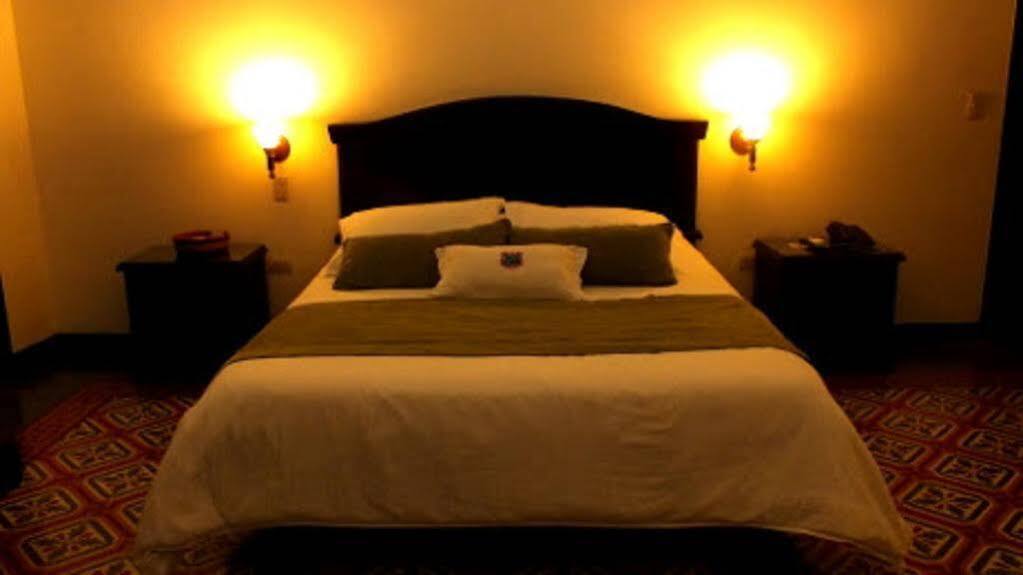 Casa Escobar Buga Hotel Luaran gambar